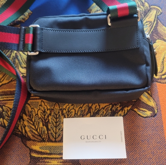 Gucci Embroidered Tiger Messenger Bag - Picture 3 of 9